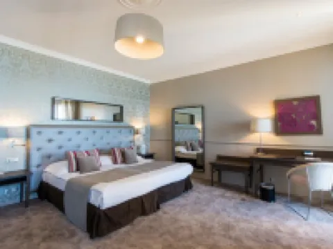 皇家藍色假日酒店 鄰近英國人散步大道的酒店