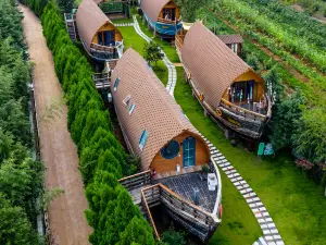 Floral Hotel · Yunguo Hill Houseboat Home (Rizhao Seashore National Forest Park Branch)