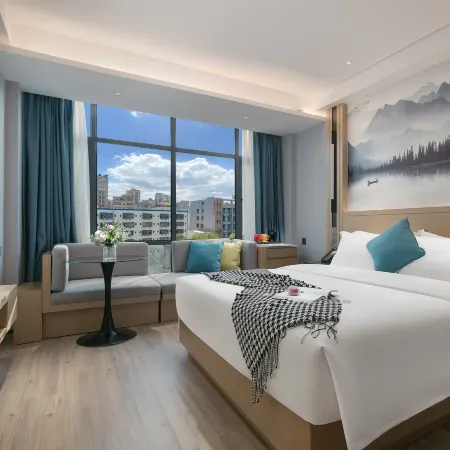 Yahao Garden Hotel (Huarong Bubugao New World City Commercial Plaza)