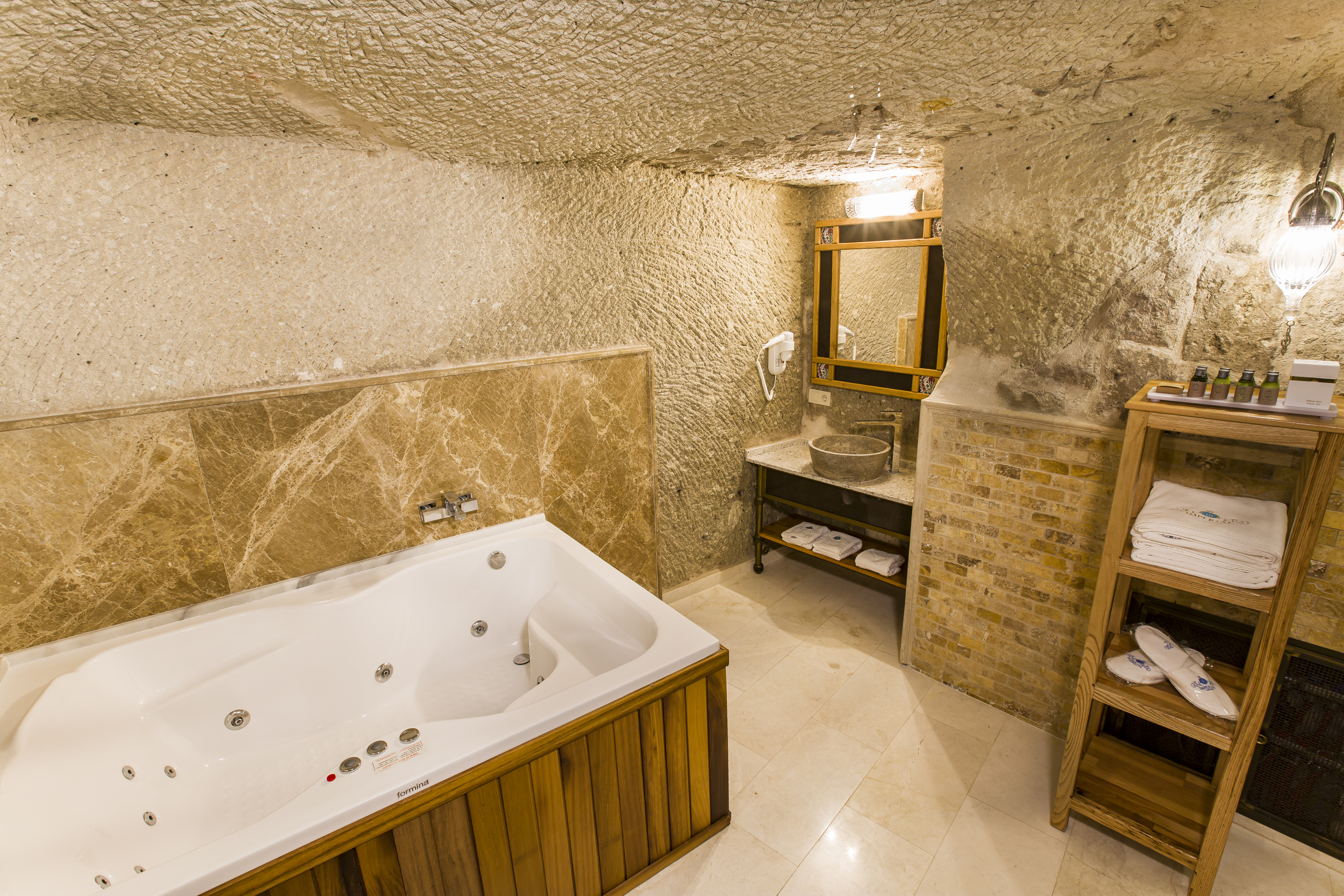 Imperial Cave Suites & SPA