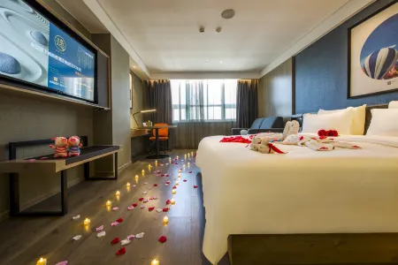 Ease Hotel Zhi (Wuhan Guanggu Plaza Yangjiawan Subway Station) Отели рядом с достопримечательностью «Library of Faculty of Information Sciences»