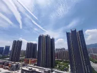 Zhaoqing Loves to Stay at Home Hotel