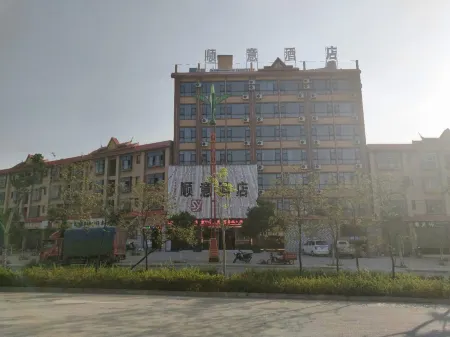 Shuangjiang Shunyi Hotel Отели рядом с достопримечательностью «White Elephant Temple»