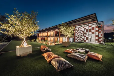 Pimdara Hotel Отели в г. Makham