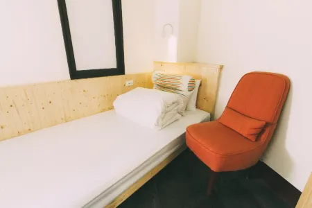 A SHIN TAINAN HOSTEL