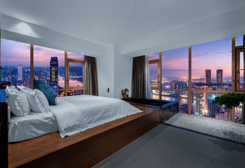 Qianhe Rishan River View Hotel(重庆千合日善高空江景酒店), Chongqing (Prices