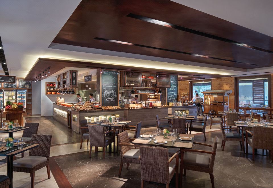 Courtyard by Marriott Bali Seminyak Resort 수영장