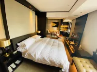โรงแรมหลงเยว่ ฟางเจิ้ง - ที่มีที่จอดรถ