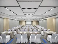 Yihai Hotel (Zhengzhou South China City Longhu Jinyi City Shopping Center Branch)