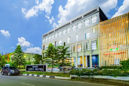 Grand Aceh Hotel Отели в г. Банда Асех