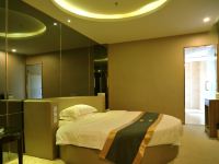 银湾酒店(广州机场路店) - 高级温馨圆床房