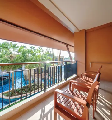 ห้องครอบครัวดีลักซ์วิวสระว่ายน้ำ