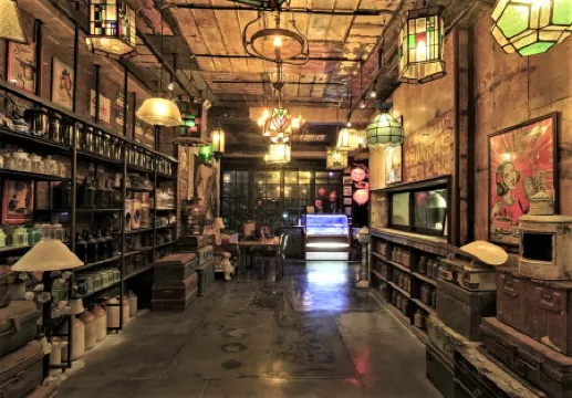 Sama Sama Suites and Restaurant