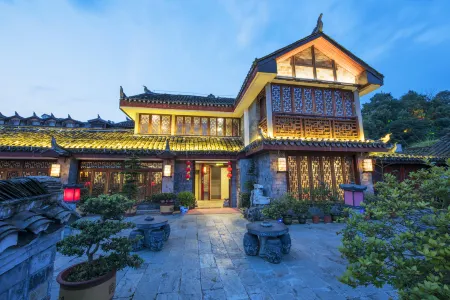 Phoenix City Boutique Hotel Отели рядом с достопримечательностью «Fenghuang Yang's Ancestral Hall»