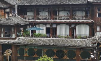 Muse Light Luxury River View Hostel