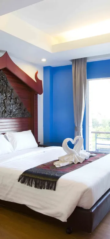 ห้องซูพีเรียร์เตียงคิงไซส์ วิวคลอง พร้อมระเบียง