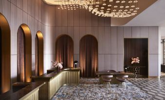 4. Hotel Ch..