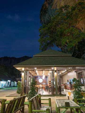 รูปภาพของต้นไทร เบย์ รีสอร์ท