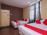 D'Pinetrees Hotel