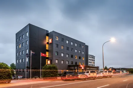 ibis Rotorua Отели рядом с достопримечательностью «Fancy Meow Cat Cafe»