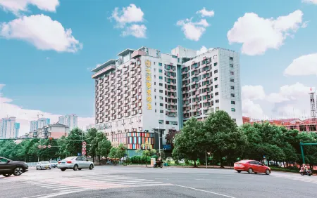 Cheery  Hotel Отели рядом с достопримечательностью «First Village of Great Changes in the Mountains»