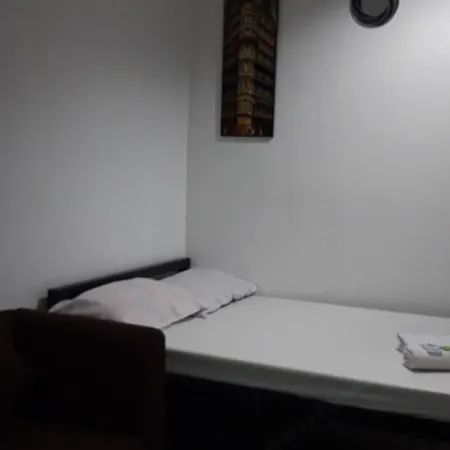 Hotel de Bruce Koo Отели в г. Дигос
