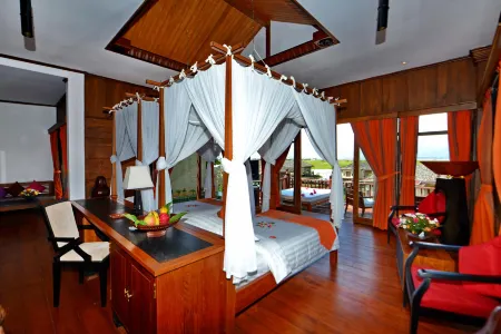 Aureum Palace Hotel and Resort Inle Отели рядом с достопримечательностью «Shwe Yan Pyay Monastery»