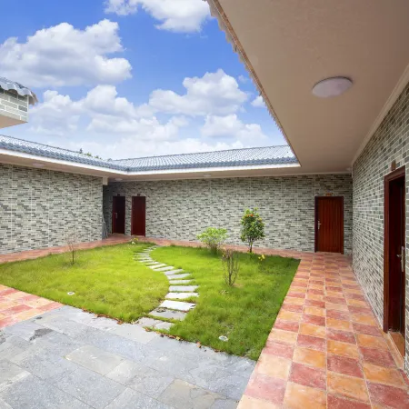 Yangchun Yunshan Green Lake Hot Spring Homestay