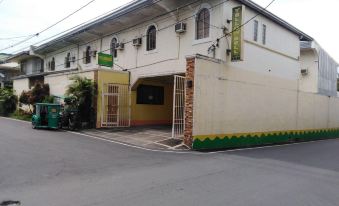 2. RedDoorz..