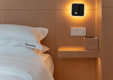 yishiranshe guesthouse Отели рядом с достопримечательностью «Yazhou Lounge Bridge»