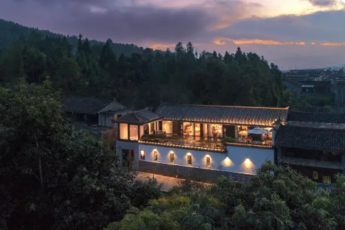 Tengchong Huafang art Villa Hotel