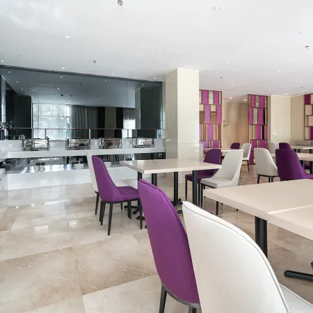 Lifeng Hotel (Pingliang Sports Park Baota Square Branch)