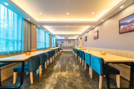 Ease Hotel · fun (The Three Gorges Electric Power Vocational College, CBD, Yichang) Отели рядом с достопримечательностью «The Xiling Gorge “Happy Valley”»