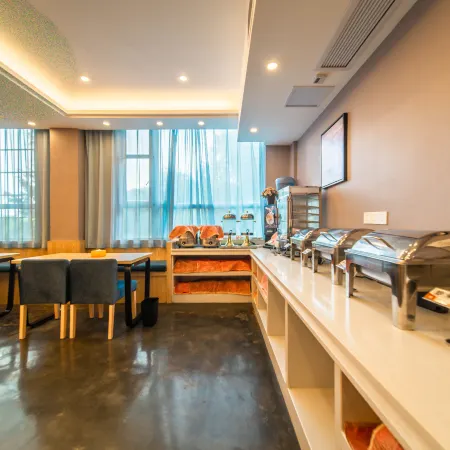 Ease Hotel · fun (The Three Gorges Electric Power Vocational College, CBD, Yichang)