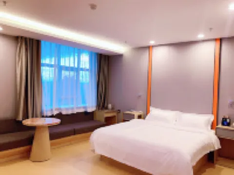 Hualong Hotel (Mudanjiang High-speed Railway Station Pedestrian Street)