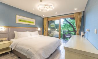 Shanghai Natural Reverberation Resort