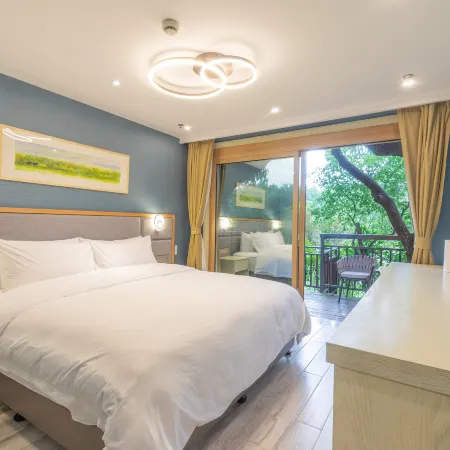 Shanghai Natural Reverberation Resort