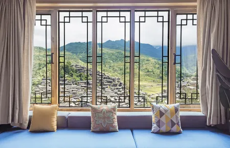 Xijiang Sanchunli Zhong Panorama Meisu