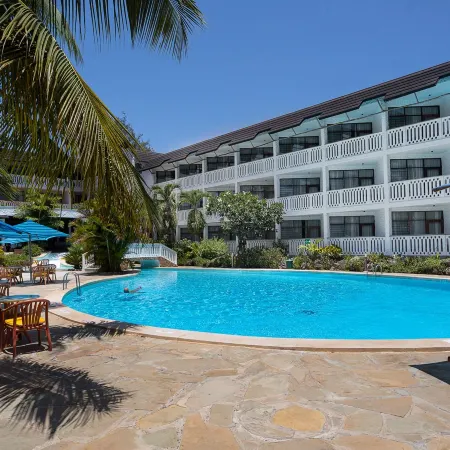 Travellers Beach Hotel & Spa