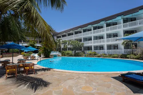 Travellers Beach Hotel & Spa