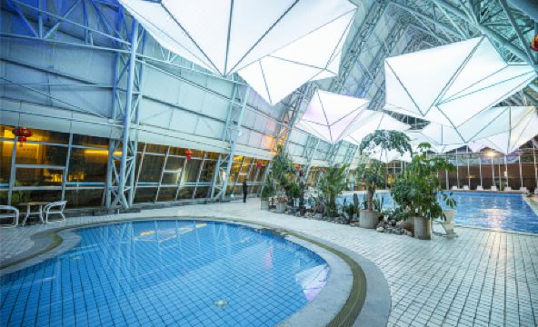 Yunhe Banshan Hot Spring Resort Hotel (Tengchong Mayugu Hot Spring Town) - Housity