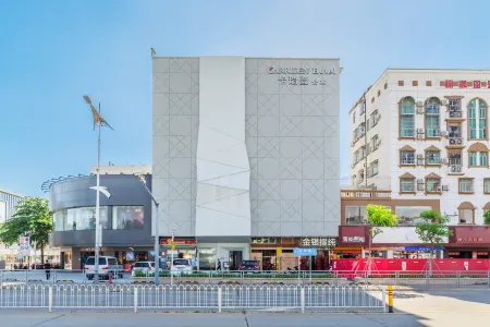 Carredon Apartments (International Convention Center Store)