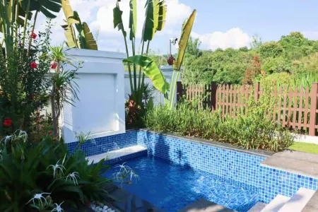 Qiuhai Hanshe Homestay Отели в г. Менхай