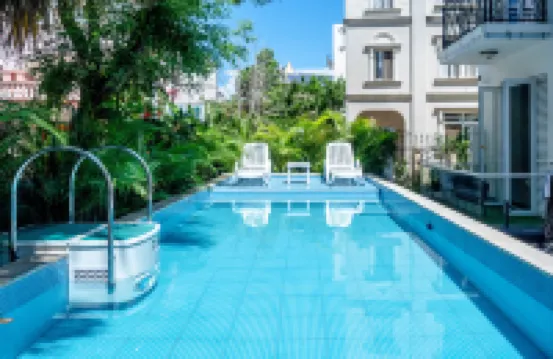 Flower Building Xianghai Hanshe Homestay (Beihai Yintan International Passenger Port)