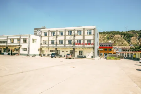 Junyi Hotel Отели в г. Пяньгуань