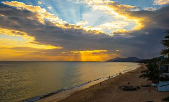 4. Sanya Mo..