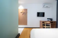 Riverside Meiqi Hotel (Chaozhou Ancient City Paifang Street Store) - 2-Star