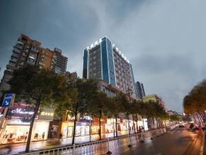 Guangzhou Jiulong Hotel (Fenggang Pedestrian Street Wisdom New City Branch)