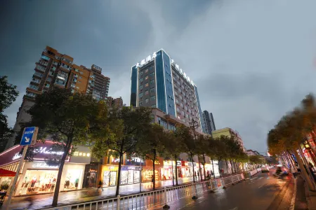 Guangzhou Jiulong Hotel (Fenggang Pedestrian Street Wisdom New City Branch) Отели рядом с достопримечательностью «JinGangCheng ShangYe BuXingJie»