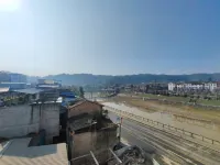 Bilin inn - Dağ Manzaralı